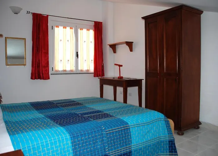 Sea בית הארחה 3*