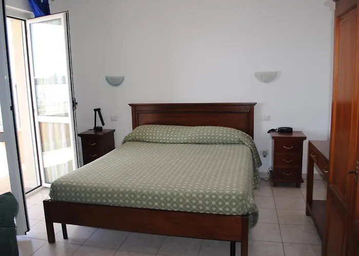 Sea בית הארחה 3*